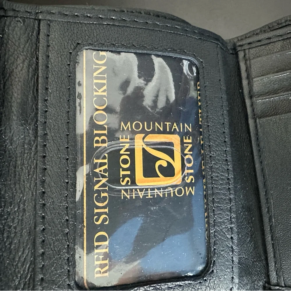 🆕Stone Mountain Trifold Leather Wallet